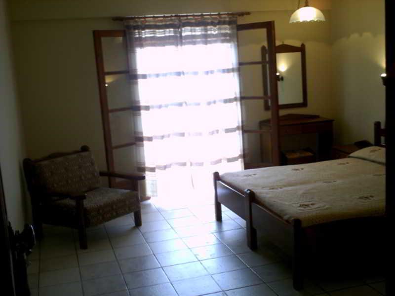 Yiannis Ηotel Foinikion Exterior photo